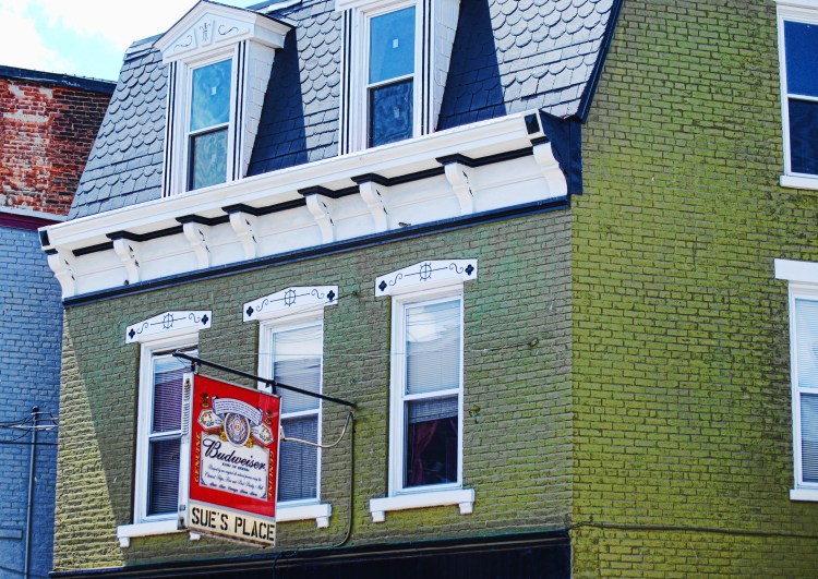 Covington_Sue's Place Bar20130524_3201